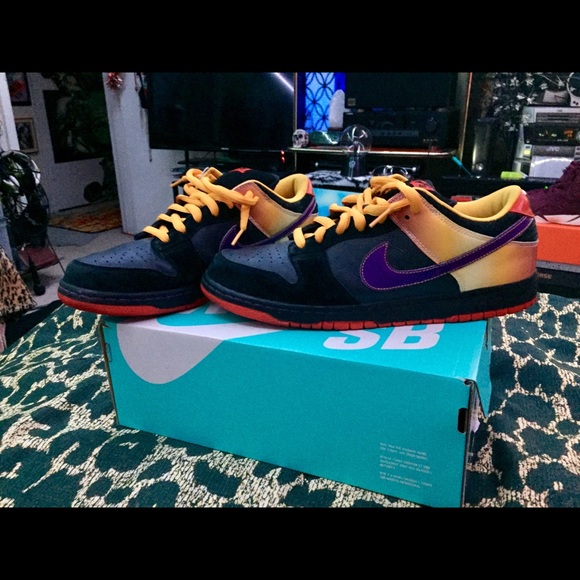 Nike dunks appetite for destruction, size 12. - Picture 2 of 3